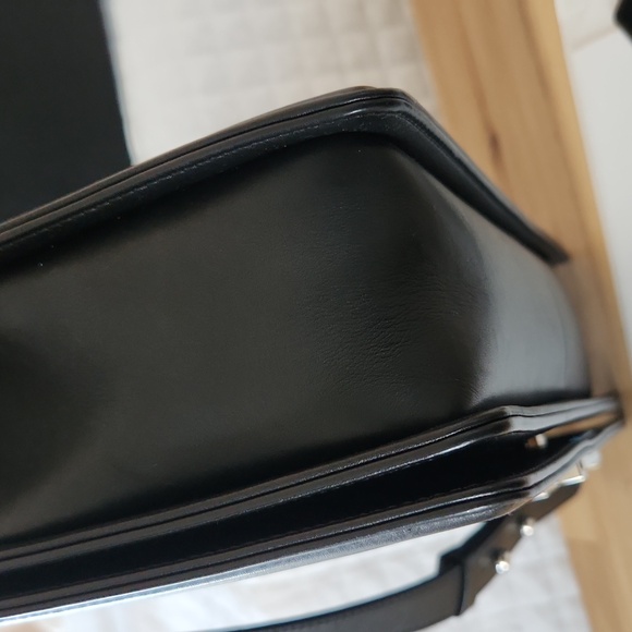 Chanel Le Boy Bag in medium. Like New! - Picture 3 of 12